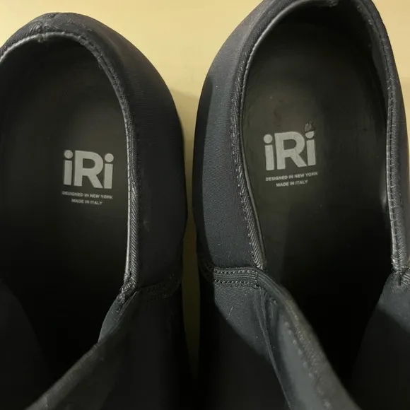 iRi Women’s Wes Black Outline Low Top Sneaker
