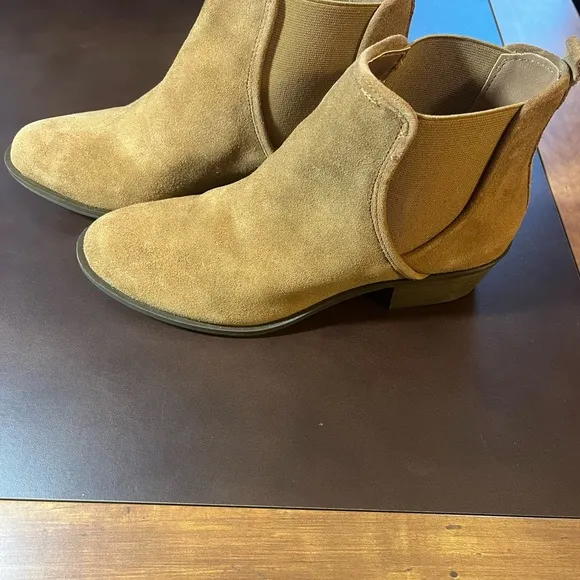 Isaac Mizrahi Chelsea boots size 9.5W