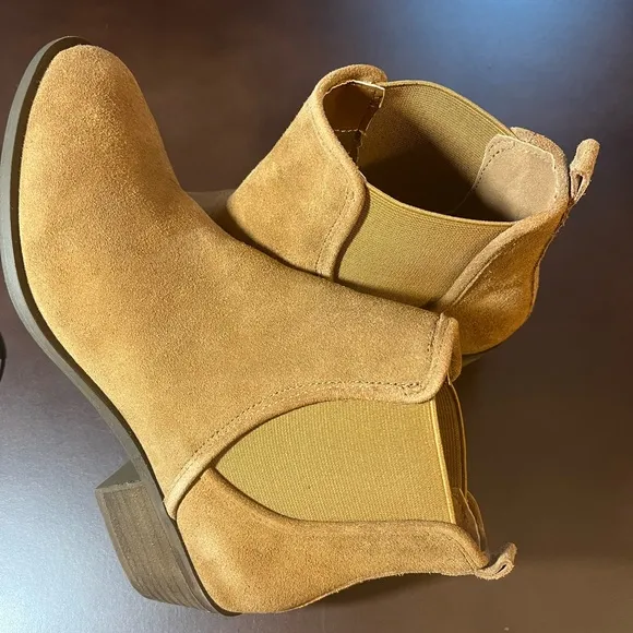 Isaac Mizrahi Chelsea boots size 9.5W