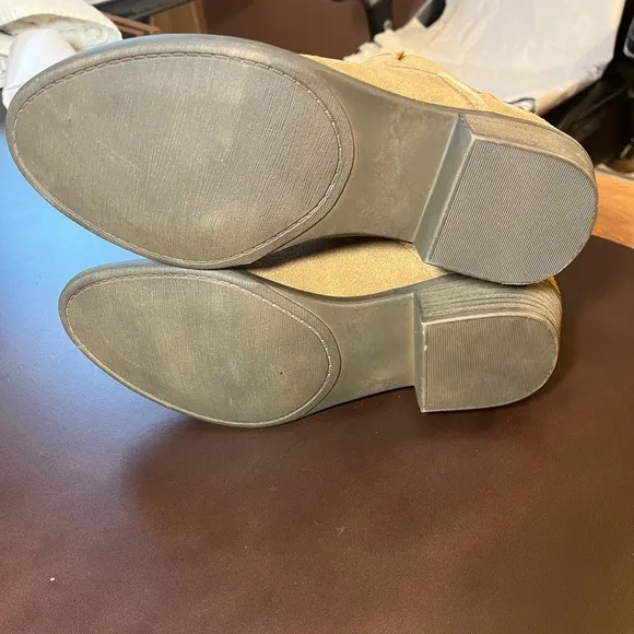Isaac Mizrahi Chelsea boots size 9.5W