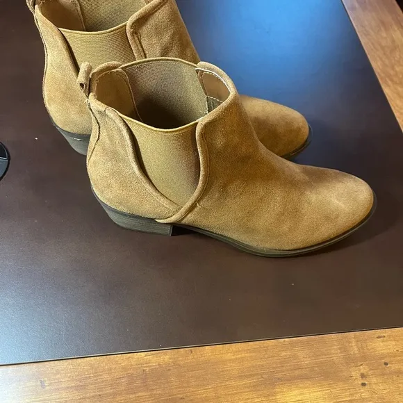 Isaac Mizrahi Chelsea boots size 9.5W