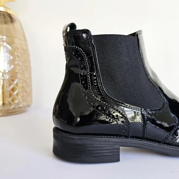 Italian Primadonna Collection Black Patent Genuine Leather Chelsea Ankle Boots 9