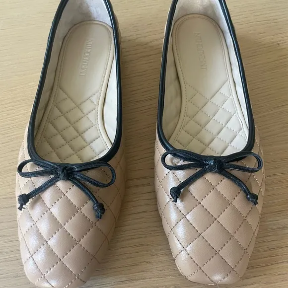J. McLaughlin QUILTED LEATHER FLATS