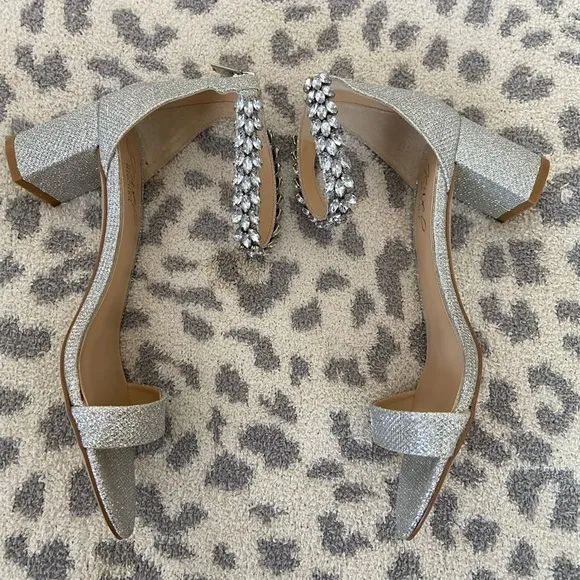 JEWEL BADGLEY MISCHKA BRADLEY EMBELLISHED ANKLE STRAP SANDAL SILVER SIZE 7 NWOB