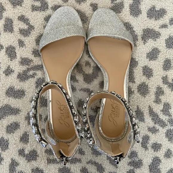 JEWEL BADGLEY MISCHKA BRADLEY EMBELLISHED ANKLE STRAP SANDAL SILVER SIZE 7 NWOB