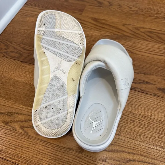 Jordan Sophia plush Slides women’s size 8, white, sandals