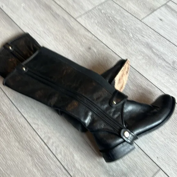 Juicy couture black leather convertible 2 inch 1 riding boot to Chelsea boot 7