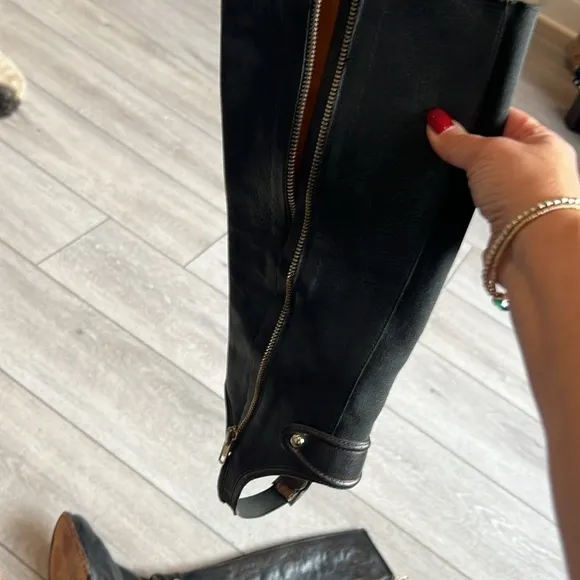 Juicy couture black leather convertible 2 inch 1 riding boot to Chelsea boot 7