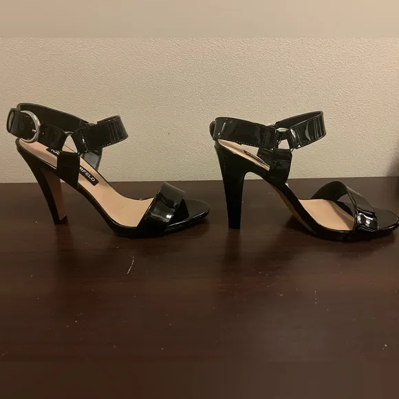 Karl Lagerfeld Paris Cieone Black Patent Leather Sandals Heels Size 8.5