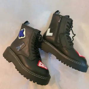 Karl Lagerfeld Paris Women’s Dixie Logo Patch Embelishment Combat Boots Sz 8.5