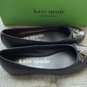 kate spade new york Women's Dakota Charm Ballet Flats, size 6
