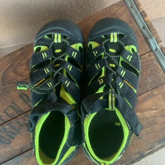 Keen Black/Green Sandals