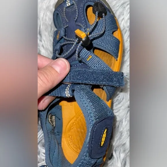 KEEN Newport Waterproof Sandals Little Kids Size 1 Slip On Hiking Trail Shoes