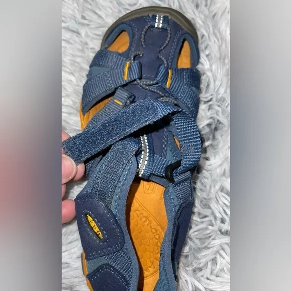 KEEN Newport Waterproof Sandals Little Kids Size 1 Slip On Hiking Trail Shoes