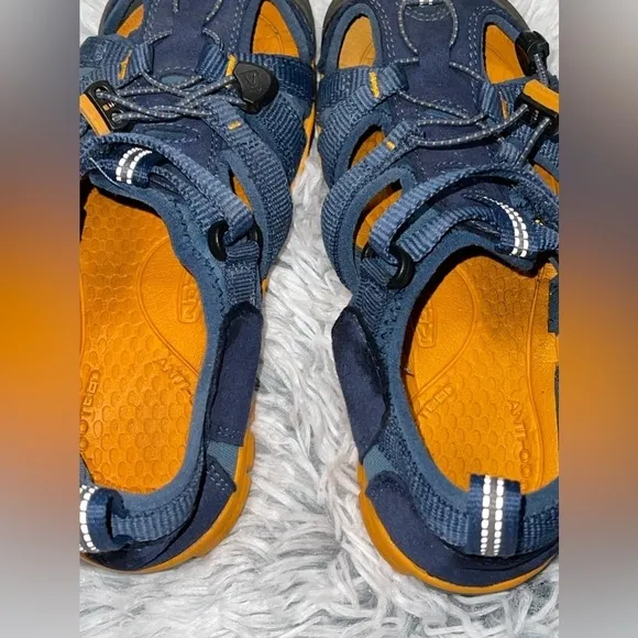 KEEN Newport Waterproof Sandals Little Kids Size 1 Slip On Hiking Trail Shoes