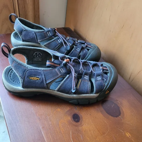 Keen Sandals Size 10