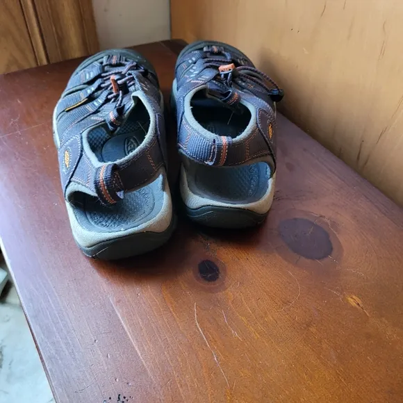 Keen Sandals Size 10