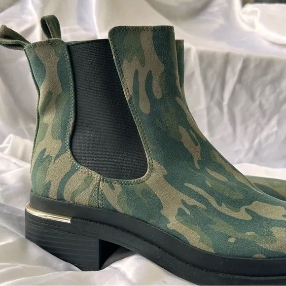 Kenneth Cole NWOB Womens Levon 2.0 Welt Chelsea Suede  Chelsea Boots-Size 8