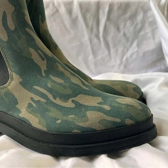 Kenneth Cole NWOB Womens Levon 2.0 Welt Chelsea Suede  Chelsea Boots-Size 8
