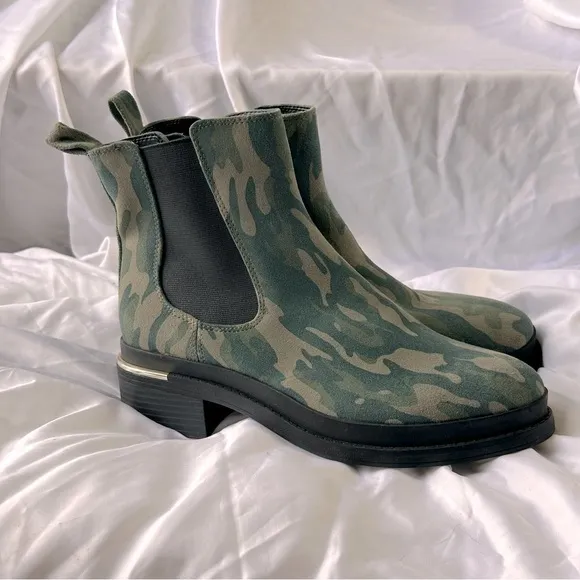 Kenneth Cole NWOB Womens Levon 2.0 Welt Chelsea Suede  Chelsea Boots-Size 8