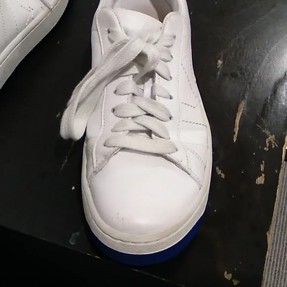 Kenzo low top lace up sneakers size 37 (fr)