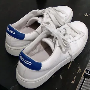 Kenzo low top lace up sneakers size 37 (fr)