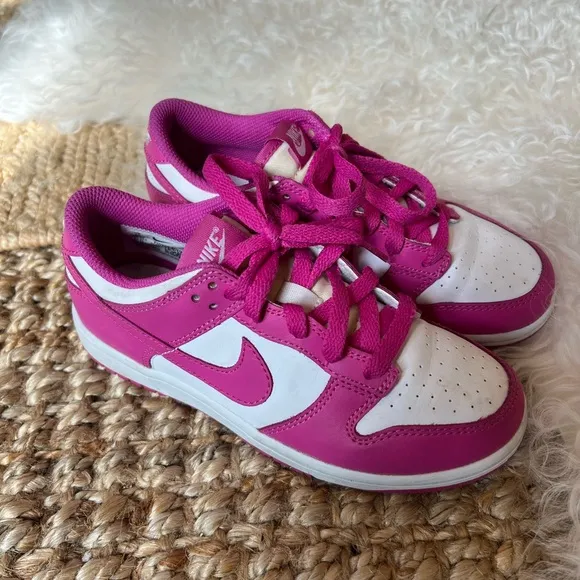 KIDS NIKE DUNK LOW IN PINK. SIZE 3. EXCELLENT CONDITION