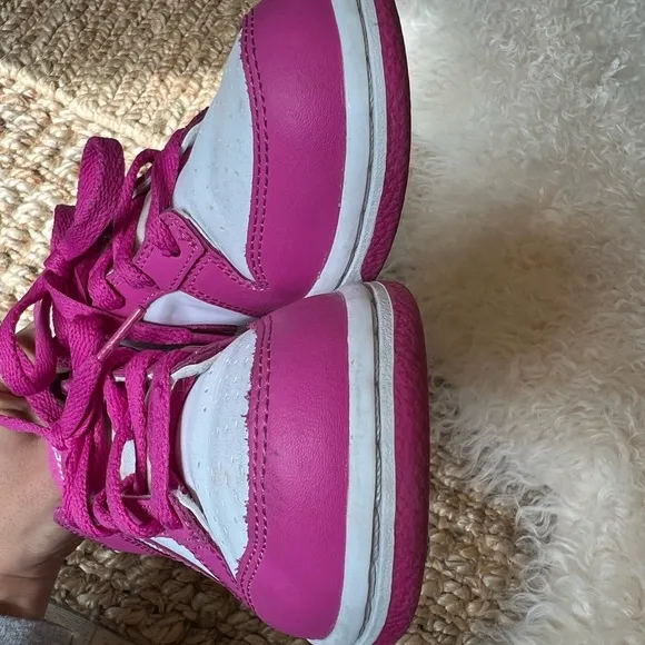 KIDS NIKE DUNK LOW IN PINK. SIZE 3. EXCELLENT CONDITION