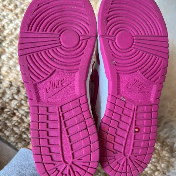 KIDS NIKE DUNK LOW IN PINK. SIZE 3. EXCELLENT CONDITION