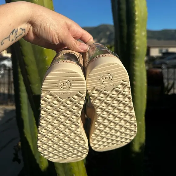 Kid’s UGG Goldenstar Strap Driftwood Sandals #6