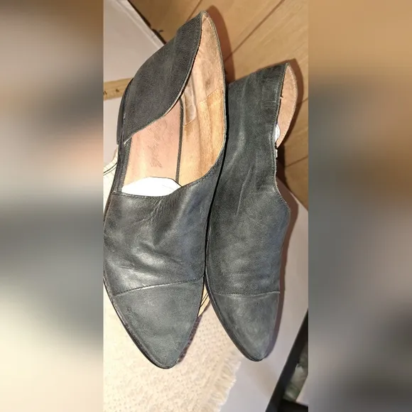 Ladies Free People Royale Black Flats Size (38) 7 Leather Open Sides Pointed Toe