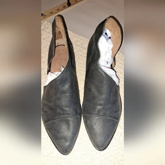 Ladies Free People Royale Black Flats Size (38) 7 Leather Open Sides Pointed Toe