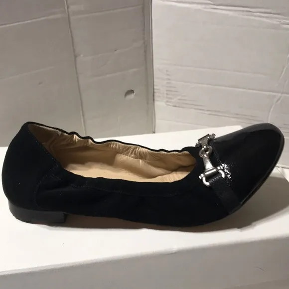 Lalisa suede/patent leather flats. Made in Spain. EUC