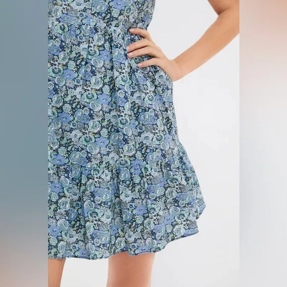 Large Tuckernuck Hyacinth House Light Blue Ditsy Floral Zip Front Ellie Dress