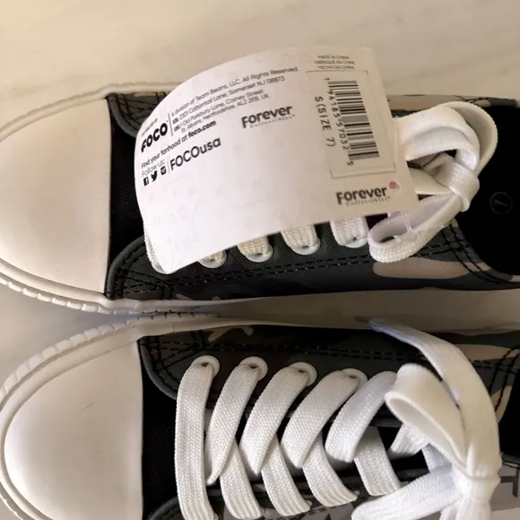 Las Vegas Raiders Camo Low Top Canvas Sneakers, Women’s Size 7