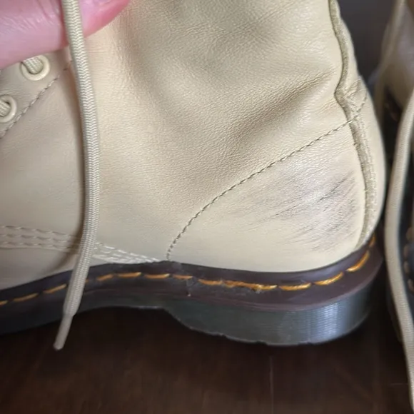 Light yellow Pascal Dr Martens 💛 Soft Leather Boots Size 7 School Doc Combat