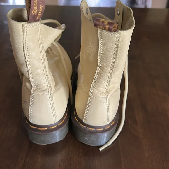 Light yellow Pascal Dr Martens 💛 Soft Leather Boots Size 7 School Doc Combat