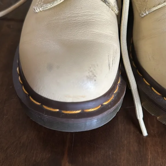 Light yellow Pascal Dr Martens 💛 Soft Leather Boots Size 7 School Doc Combat