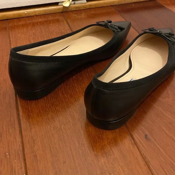 Like new Prada pointed toe flats