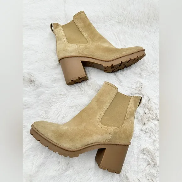 Like NEW Vince Henderson boots Weatherproof Chelsea Tan suede leather Size 10