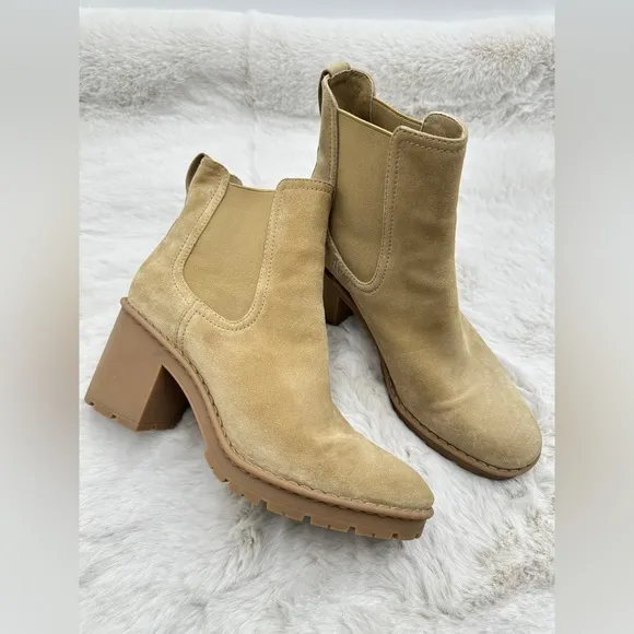 Like NEW Vince Henderson boots Weatherproof Chelsea Tan suede leather Size 10
