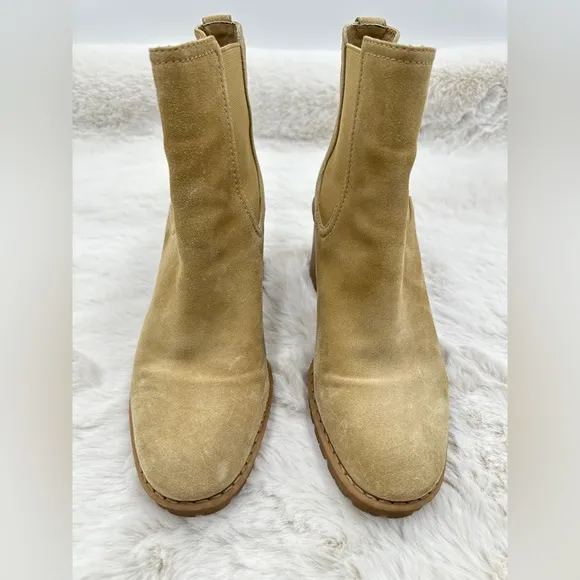 Like NEW Vince Henderson boots Weatherproof Chelsea Tan suede leather Size 10
