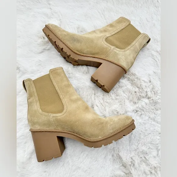 Like NEW Vince Henderson boots Weatherproof Chelsea Tan suede leather Size 10