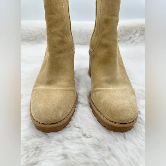 Like NEW Vince Henderson boots Weatherproof Chelsea Tan suede leather Size 10