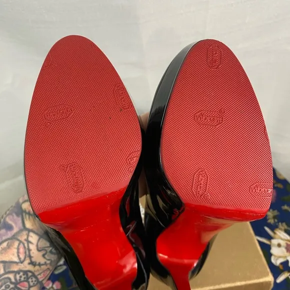 Louboutin 140 patent Bianca heels with grippy sole covers