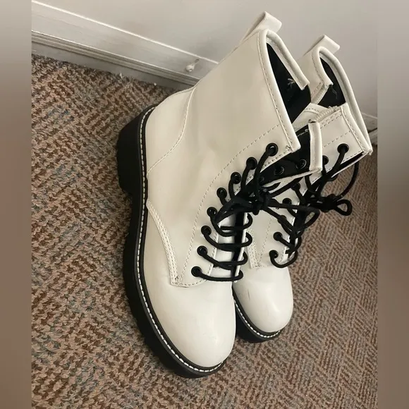 Madden Girl Carra off white Combat boots size 7M