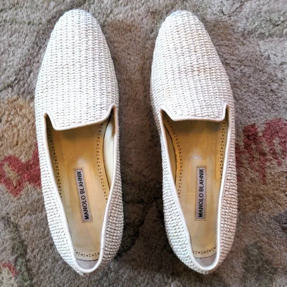 MANOLO BLAHNIK Pitakara Woven Raffia Loafers