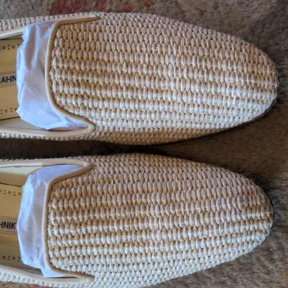 MANOLO BLAHNIK Pitakara Woven Raffia Loafers