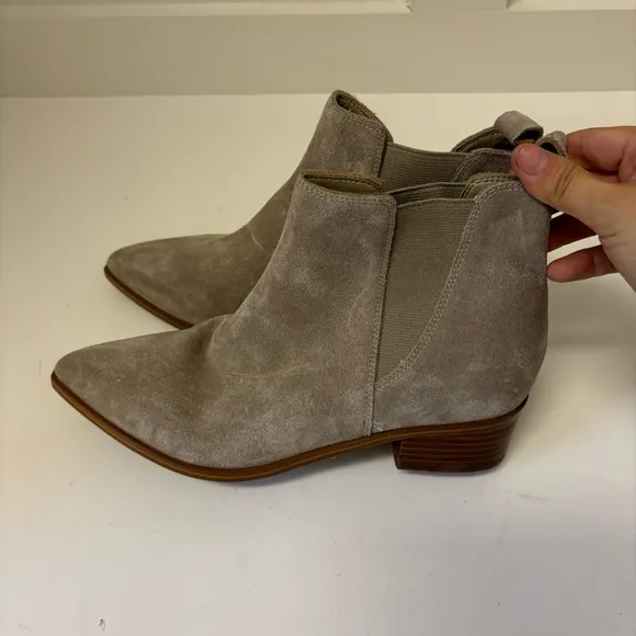 Marc Fisher LTD Yale Pointed Toe Chelsea Boots Sz 6M