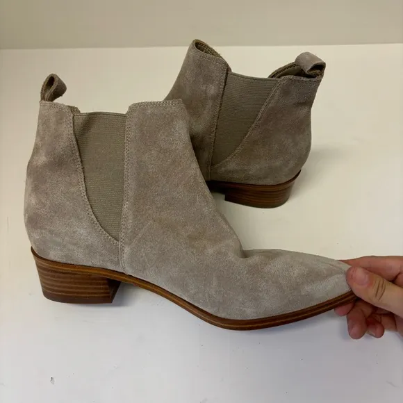 Marc Fisher LTD Yale Pointed Toe Chelsea Boots Sz 6M